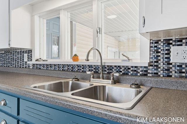 897 W 32nd Street, Holland City, MI 49423