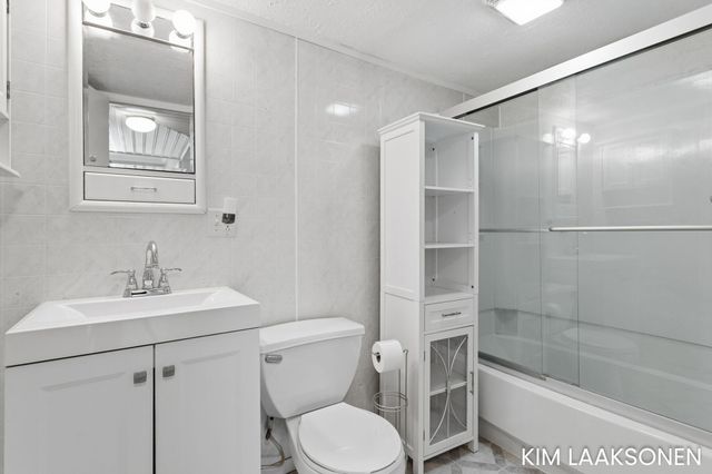 897 W 32nd Street, Holland City, MI 49423