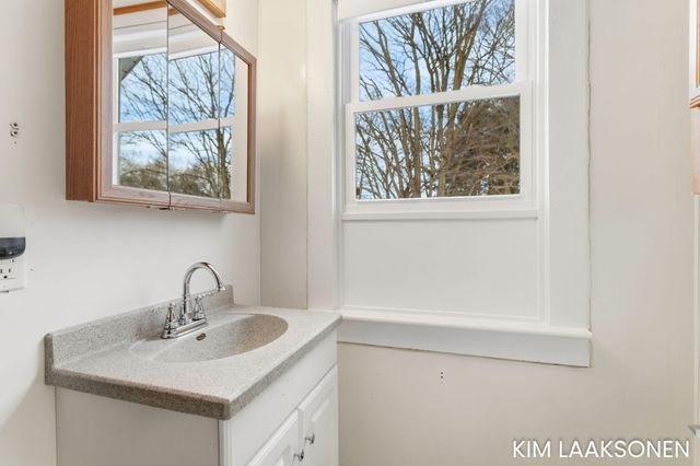 897 W 32nd Street, Holland City, MI 49423