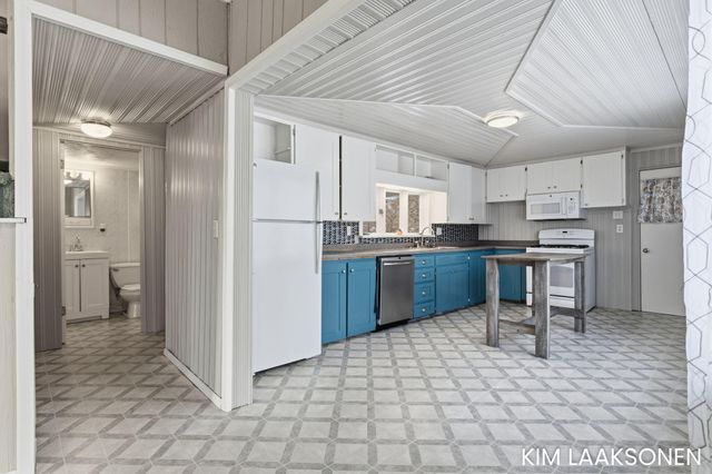 897 W 32nd Street, Holland City, MI 49423