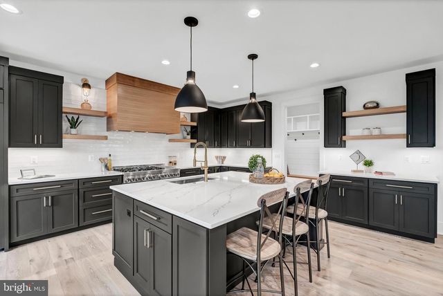 900 CAROLE CT SE, Vienna, VA 22180