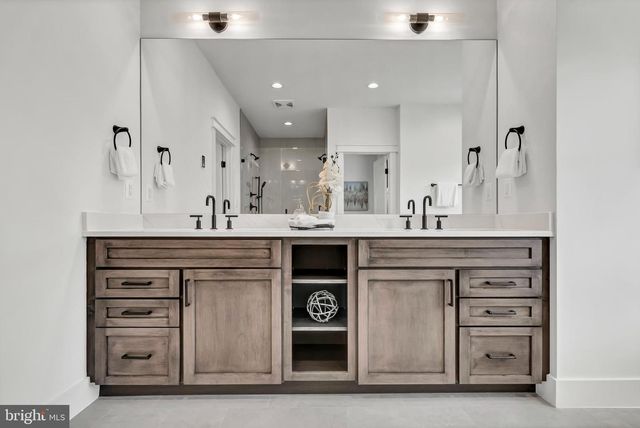 900 CAROLE CT SE, Vienna, VA 22180