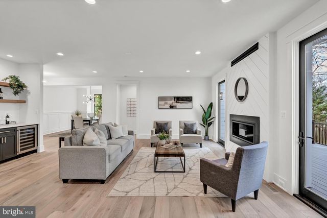 900 CAROLE CT SE, Vienna, VA 22180