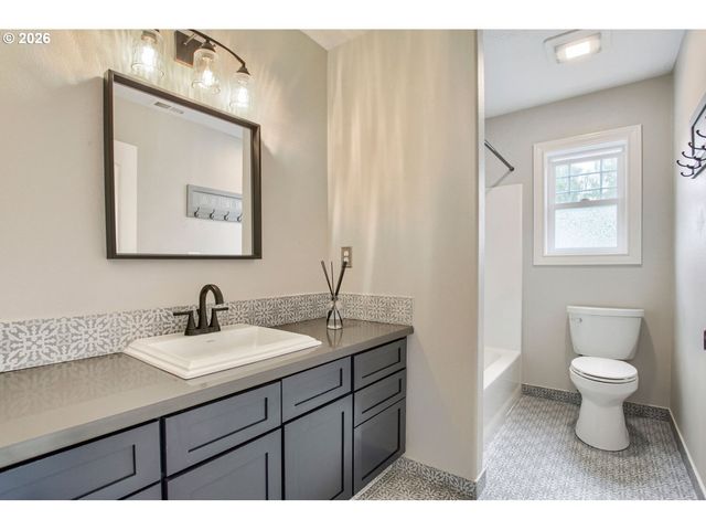 14983 Se BRACKENBUSH Rd, Clackamas, OR 97015