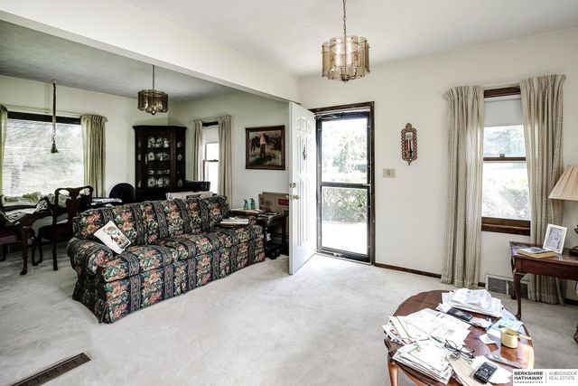 6523 Stones Throw Drive, Omaha, NE 68152