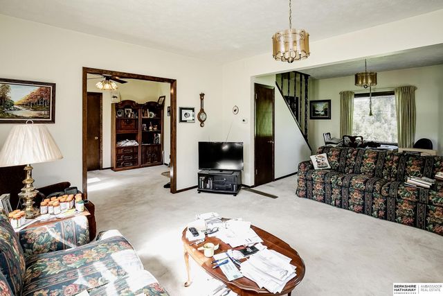 6523 Stones Throw Drive, Omaha, NE 68152