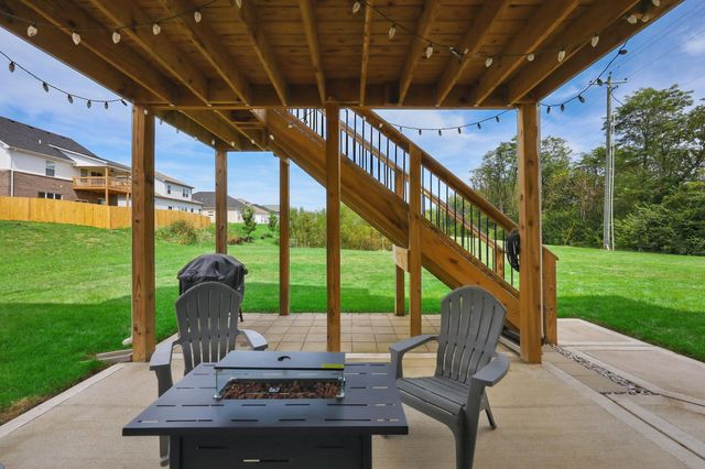 141 Meadowcrest Drive, Georgetown, KY 40324
