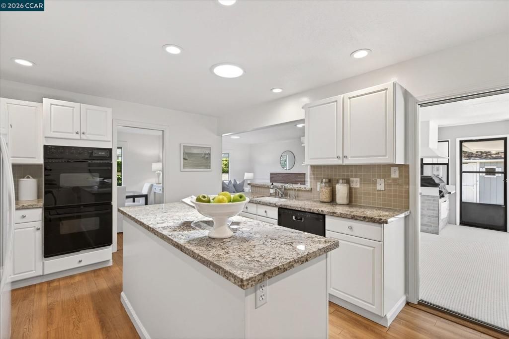 Image 10 of property listing at 599 Silverado Dr, Lafayette, CA 94549
