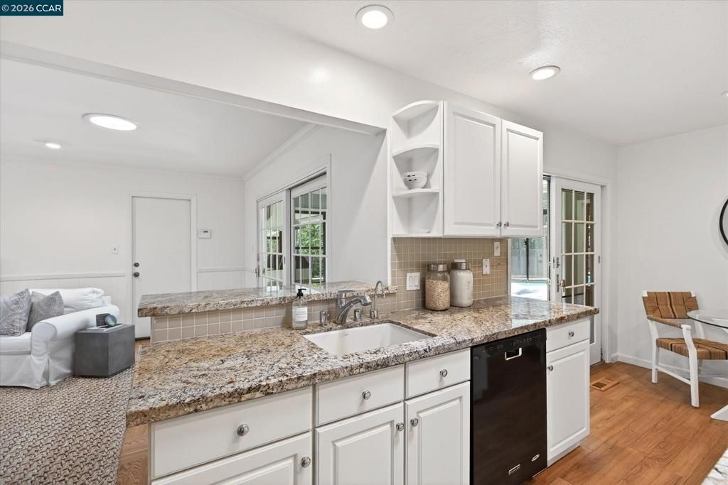 Image 11 of property listing at 599 Silverado Dr, Lafayette, CA 94549