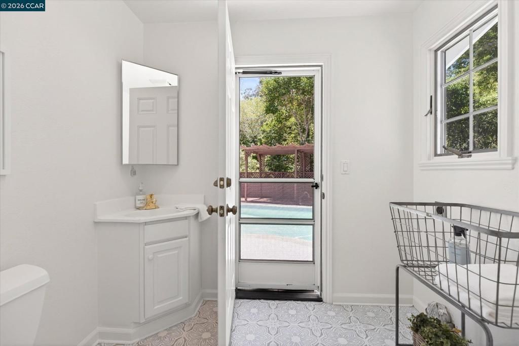Image 22 of property listing at 599 Silverado Dr, Lafayette, CA 94549