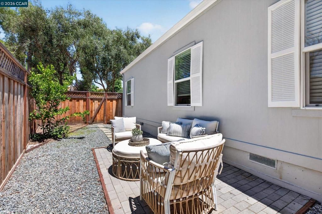 Image 32 of property listing at 599 Silverado Dr, Lafayette, CA 94549