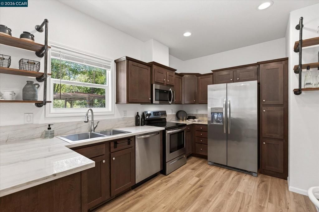 Image 34 of property listing at 599 Silverado Dr, Lafayette, CA 94549