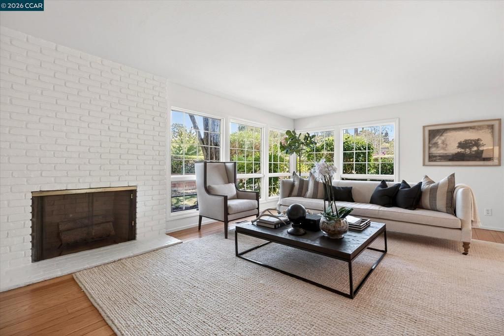 Image 5 of property listing at 599 Silverado Dr, Lafayette, CA 94549