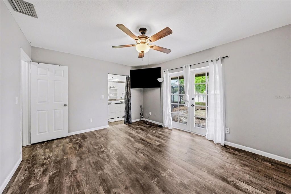 Image 14 of property listing at 208 DONATELLO DRIVE, Brandon, FL 33511