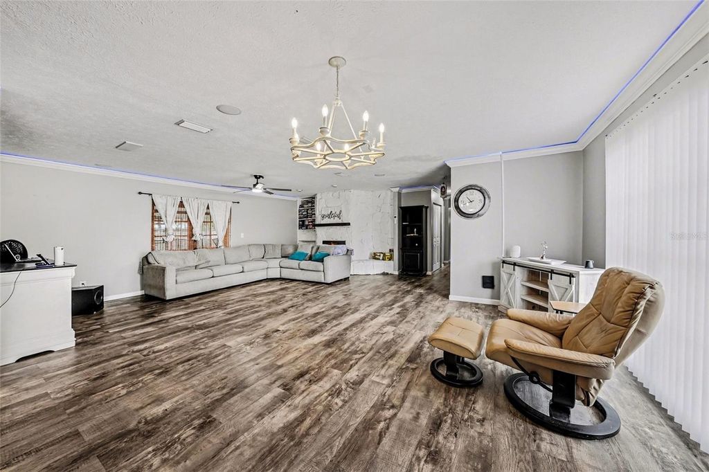 Image 3 of property listing at 208 DONATELLO DRIVE, Brandon, FL 33511