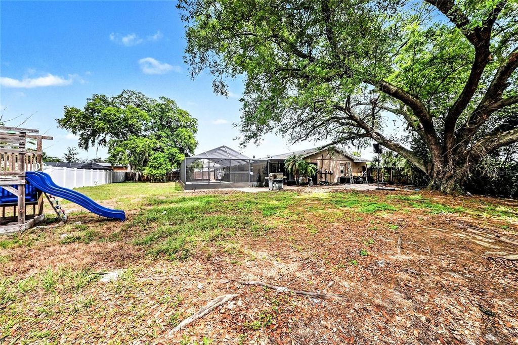 Image 25 of property listing at 208 DONATELLO DRIVE, Brandon, FL 33511