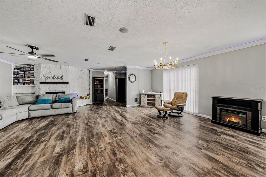 Image 4 of property listing at 208 DONATELLO DRIVE, Brandon, FL 33511