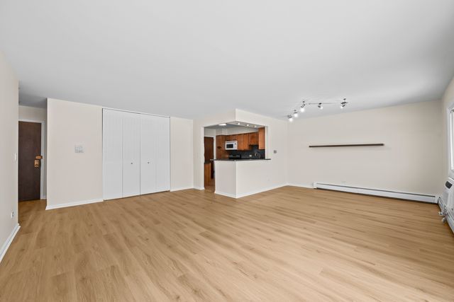 10385 Dearlove Road 2C, Glenview, IL 60025