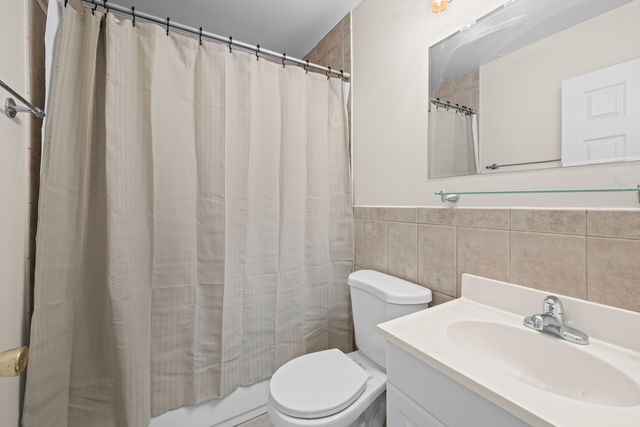 10385 Dearlove Road 2C, Glenview, IL 60025