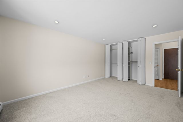 10385 Dearlove Road 2C, Glenview, IL 60025