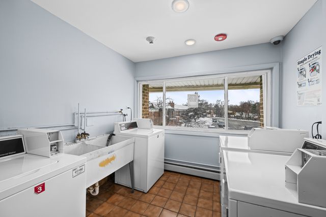 10385 Dearlove Road 2C, Glenview, IL 60025