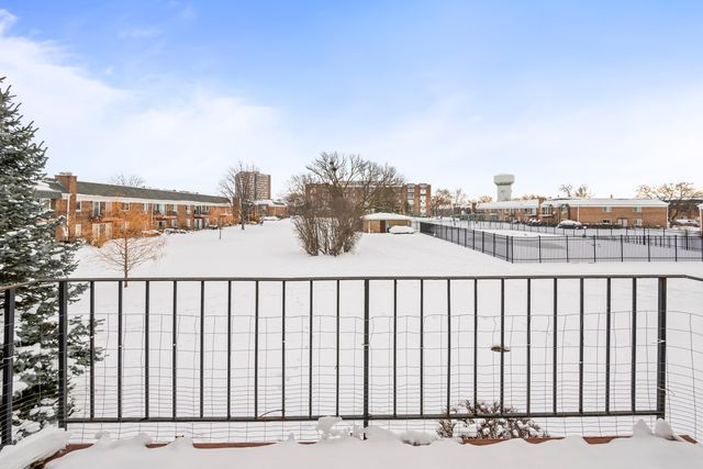 10385 Dearlove Road 2C, Glenview, IL 60025