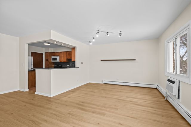 10385 Dearlove Road 2C, Glenview, IL 60025