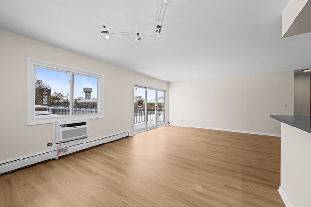 10385 Dearlove Road 2C, Glenview, IL 60025