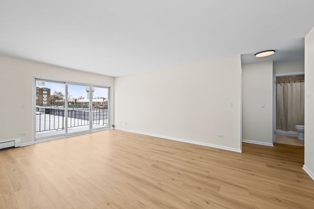 10385 Dearlove Road 2C, Glenview, IL 60025