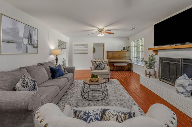 1403 Post Oak CIR, College Station, TX 77840