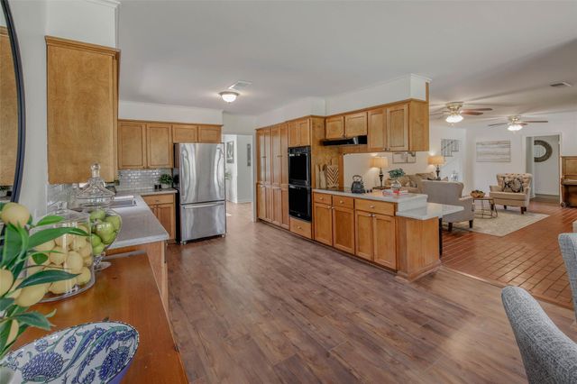 1403 Post Oak CIR, College Station, TX 77840
