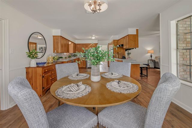 1403 Post Oak CIR, College Station, TX 77840