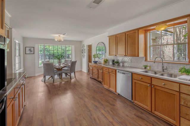 1403 Post Oak CIR, College Station, TX 77840