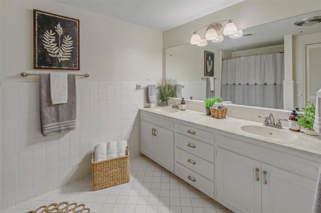 1403 Post Oak CIR, College Station, TX 77840