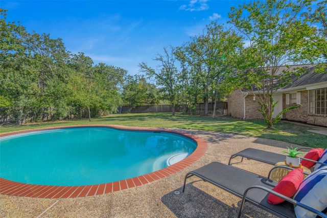 1403 Post Oak CIR, College Station, TX 77840