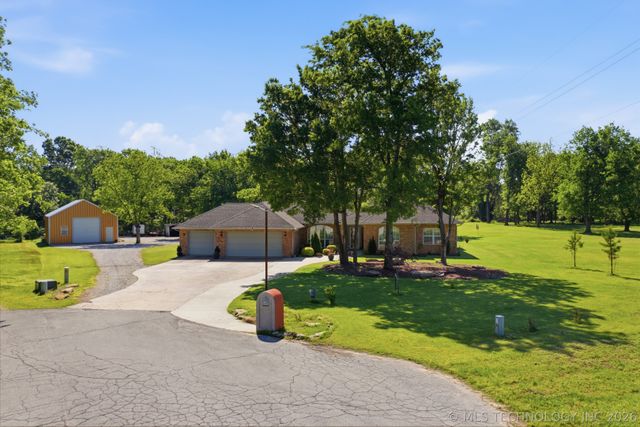 29606 E 68th Street S, Broken Arrow, OK 74014