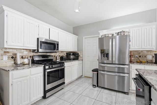 29606 E 68th Street S, Broken Arrow, OK 74014