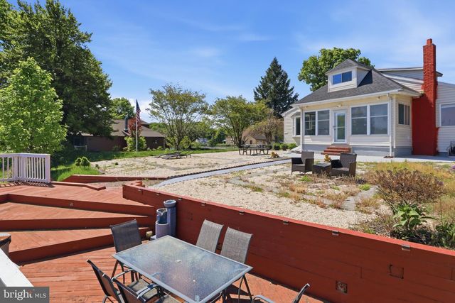 2304 POPLAR, Baltimore, MD 21221