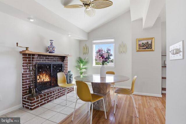 2304 POPLAR, Baltimore, MD 21221