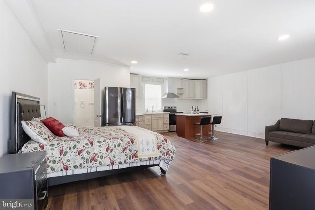 2304 POPLAR, Baltimore, MD 21221