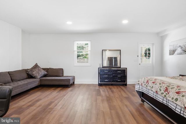 2304 POPLAR, Baltimore, MD 21221