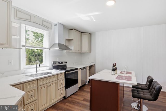 2304 POPLAR, Baltimore, MD 21221