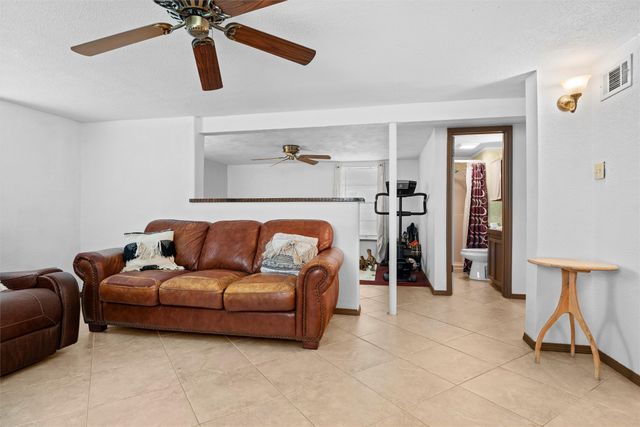 1011 S Delaware Street, Irving, TX 75060