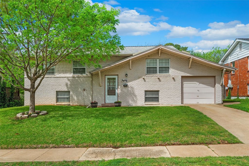 1011 S Delaware Street, Irving, TX 75060
