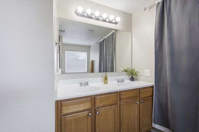 10616 Buck Island Road SW, Albuquerque, NM 87121