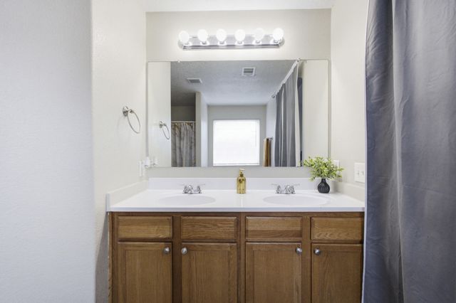 10616 Buck Island Road SW, Albuquerque, NM 87121