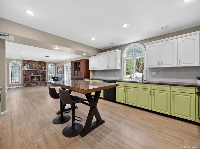 1 Rone Court, New City, NY 10956
