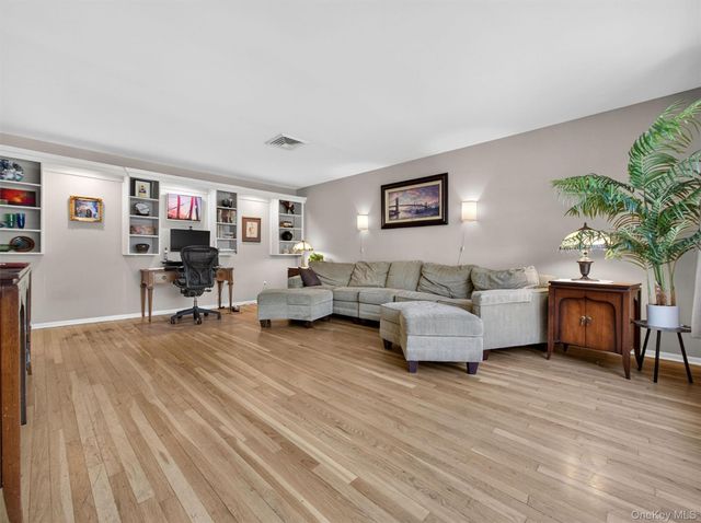 1 Rone Court, New City, NY 10956