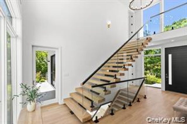66 Hillside Drive E, Sag Harbor, NY 11963