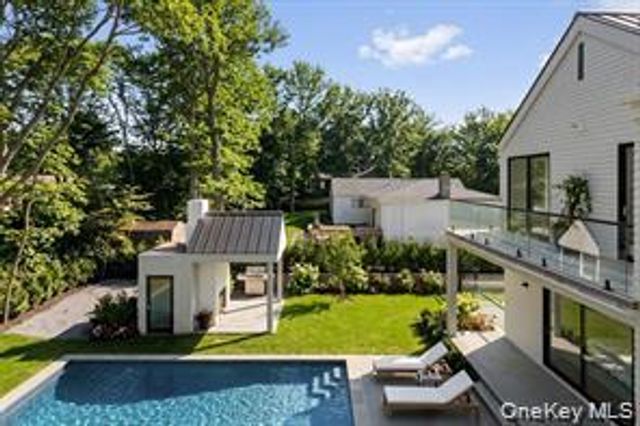 66 Hillside Drive E, Sag Harbor, NY 11963